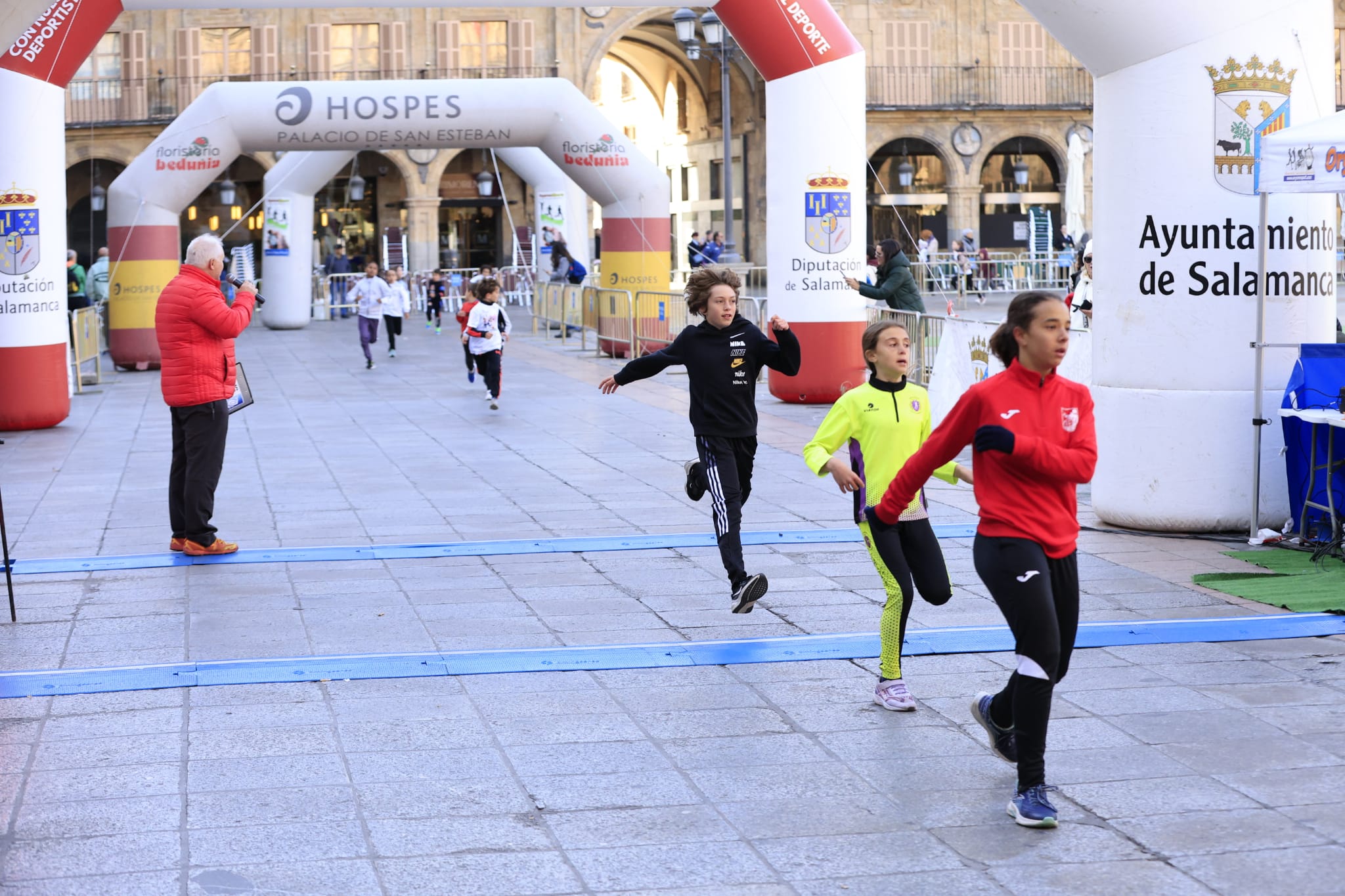 La VIII Carrera y Marcha contra la Violencia de Género de Salamanca, en imágenes