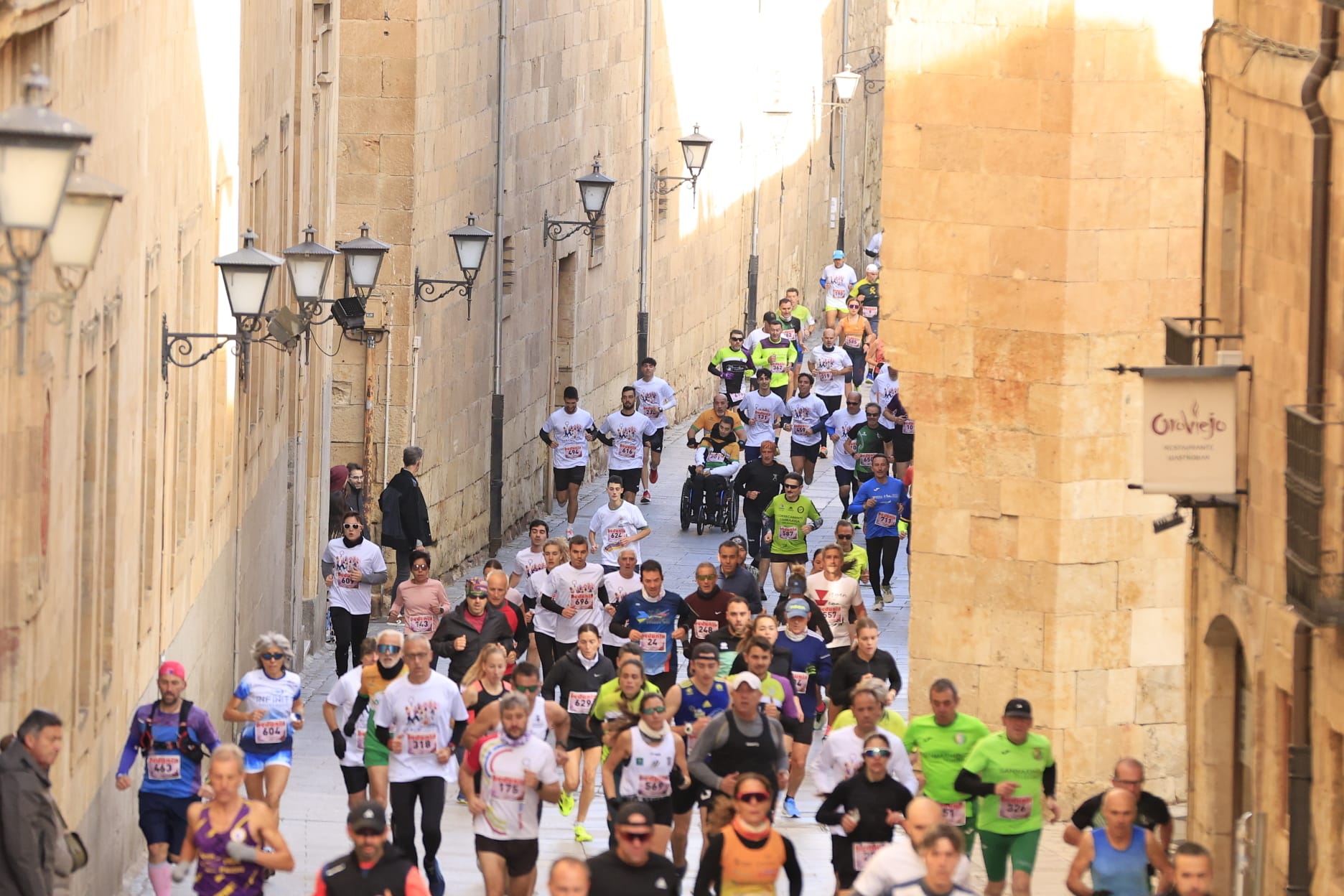La VIII Carrera y Marcha contra la Violencia de Género de Salamanca, en imágenes