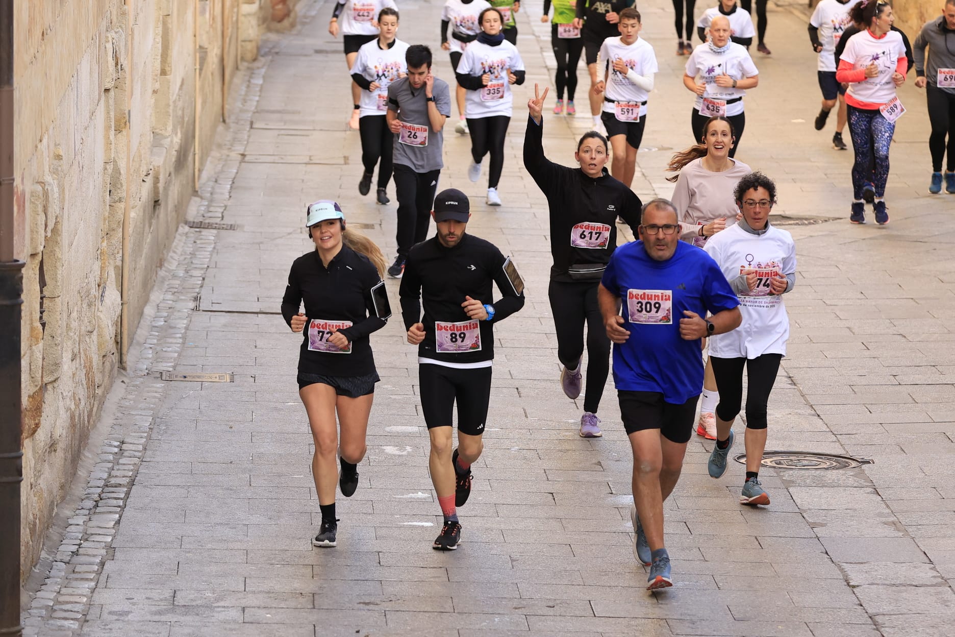 La VIII Carrera y Marcha contra la Violencia de Género de Salamanca, en imágenes