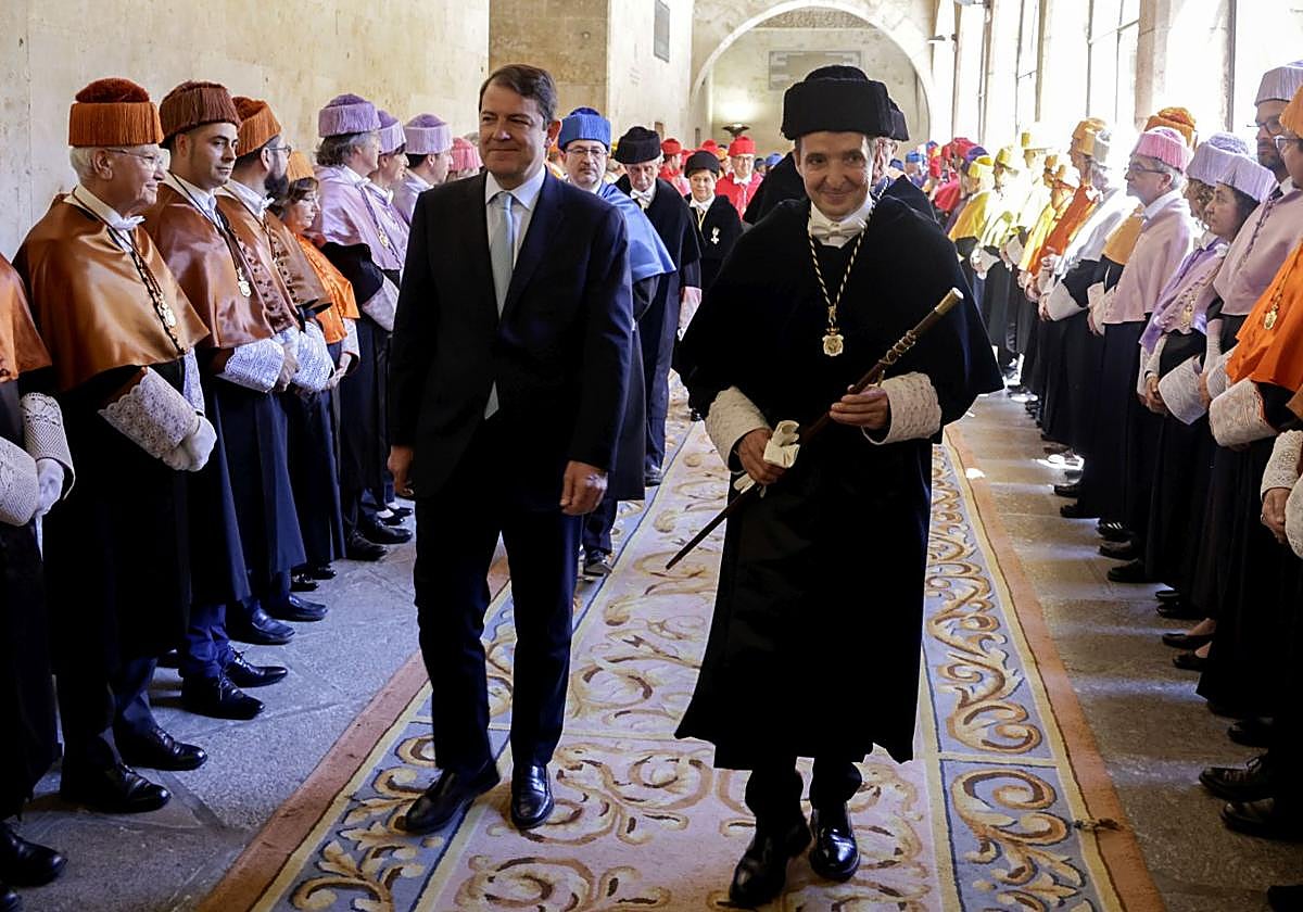 Corchado y Mañueco, en la toma de posesión del rector.