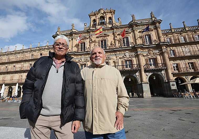 Gerardo Daniel Cuadrado y Adolfo Gerardo Sardón, en la Plaza Mayor de Salamanca.