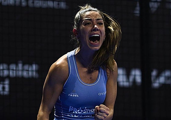 Carmen Goenaga, durante el partido de hoy en Dubai.