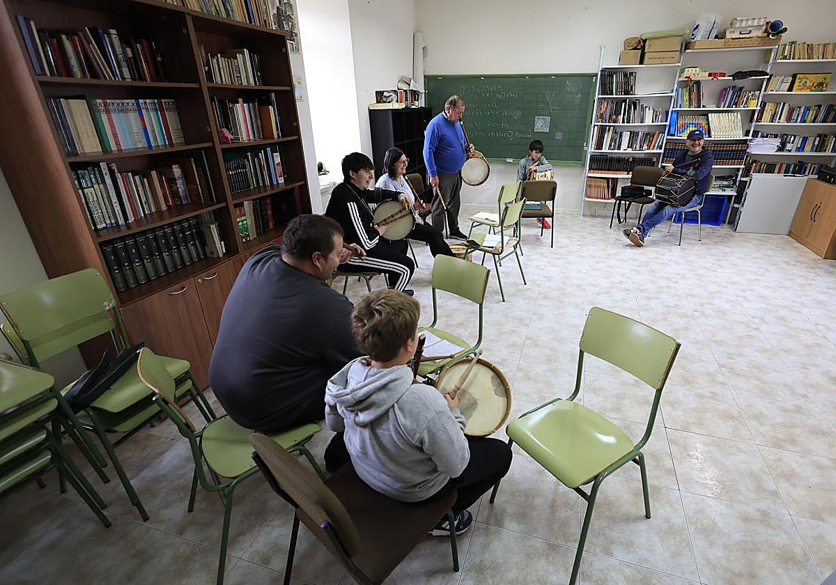 Taller de Cultura Tradicional de Flautín y Tamboril