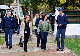 Llegada de Margarita Robles a la base aérea de Matacán.