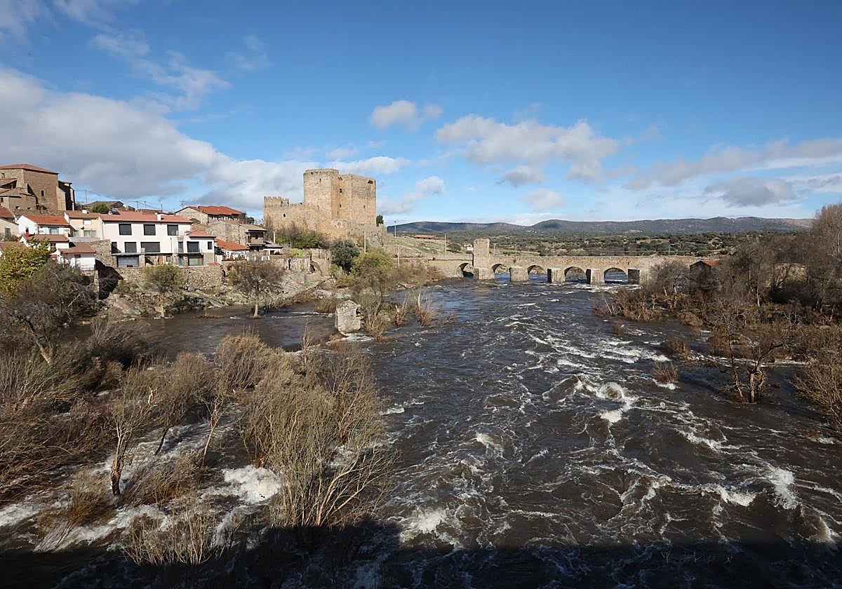 El embalse de Santa Teresa frena la primera crecida del otoño y la convierte en su primer aumento de reservas en meses