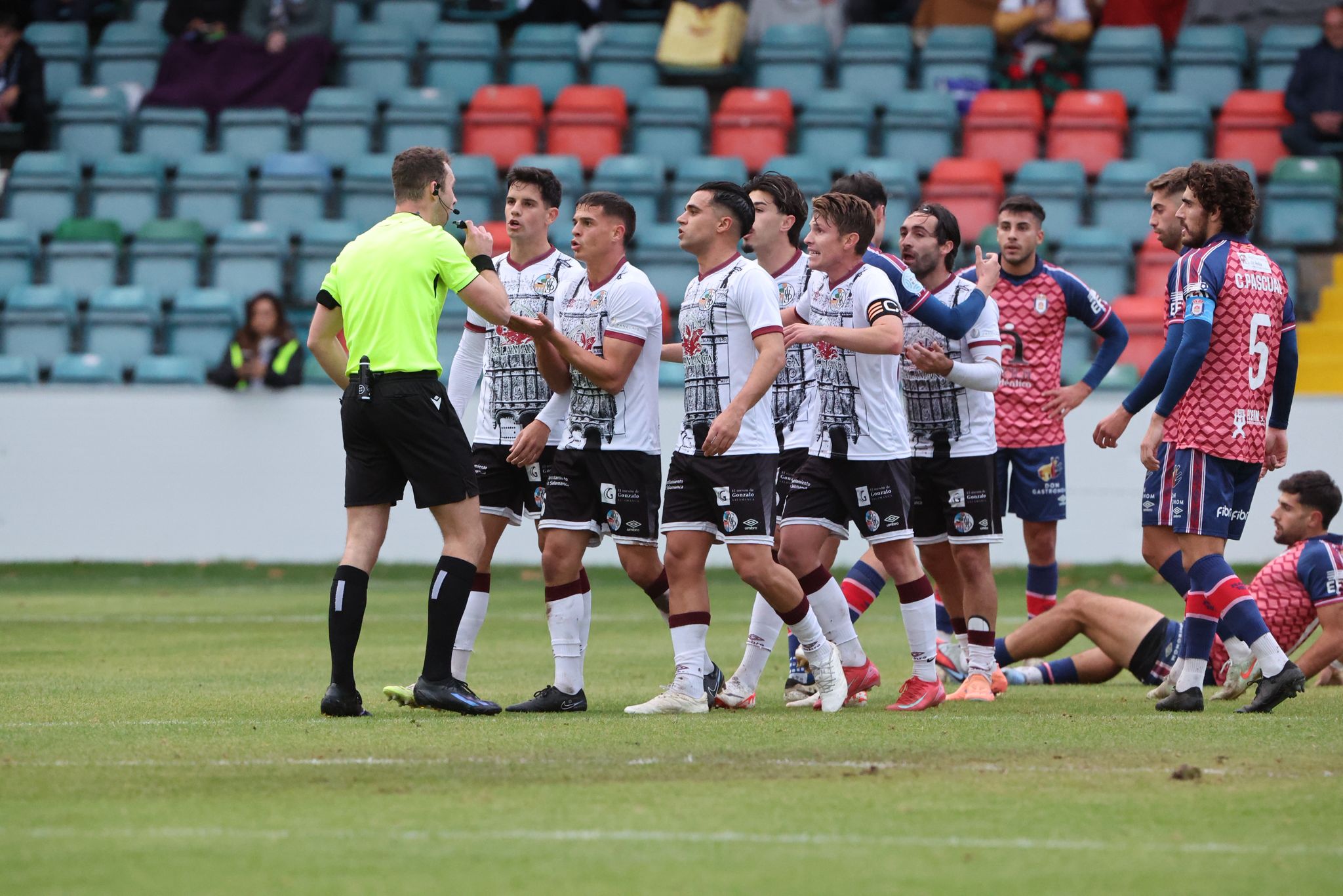 El Salamanca CF UDS pierde ante un rival directo en la lucha por los puests de play off