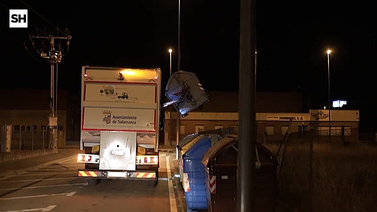 Conocemos la rutina de un basurero de Salamanca y el depósito donde guardan los camiones