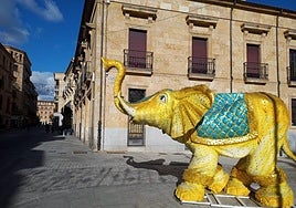Elefante de Oriente en la plaza de Colón
