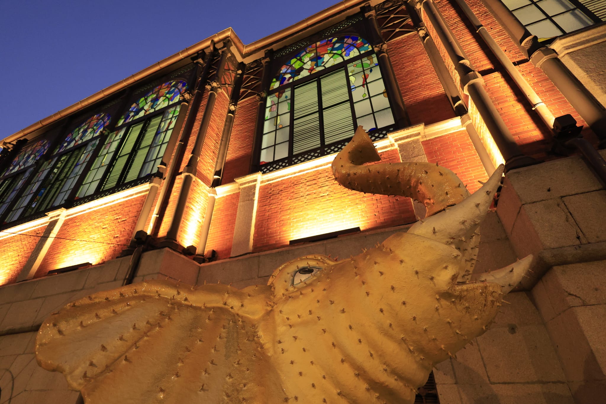 El montaje de los adornos y el mercado navideño de Salamanca, en imágenes