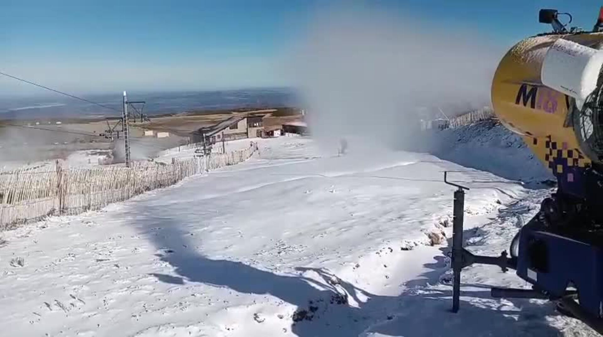 Así se fabrica la nieve artificial de la única estación de esquí de Salamanca