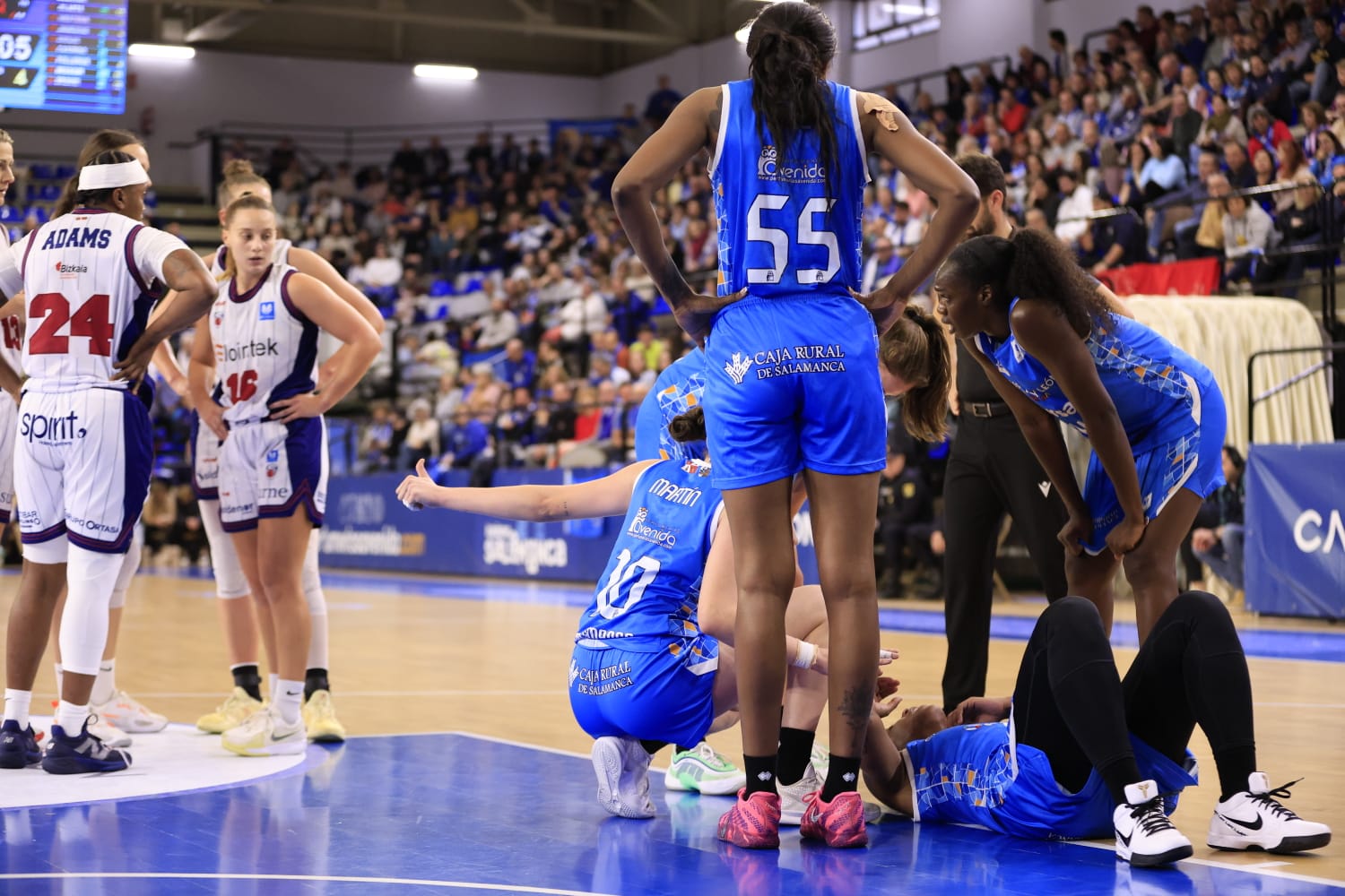 El partido Avenida - Lointek Gernika, en imágenes