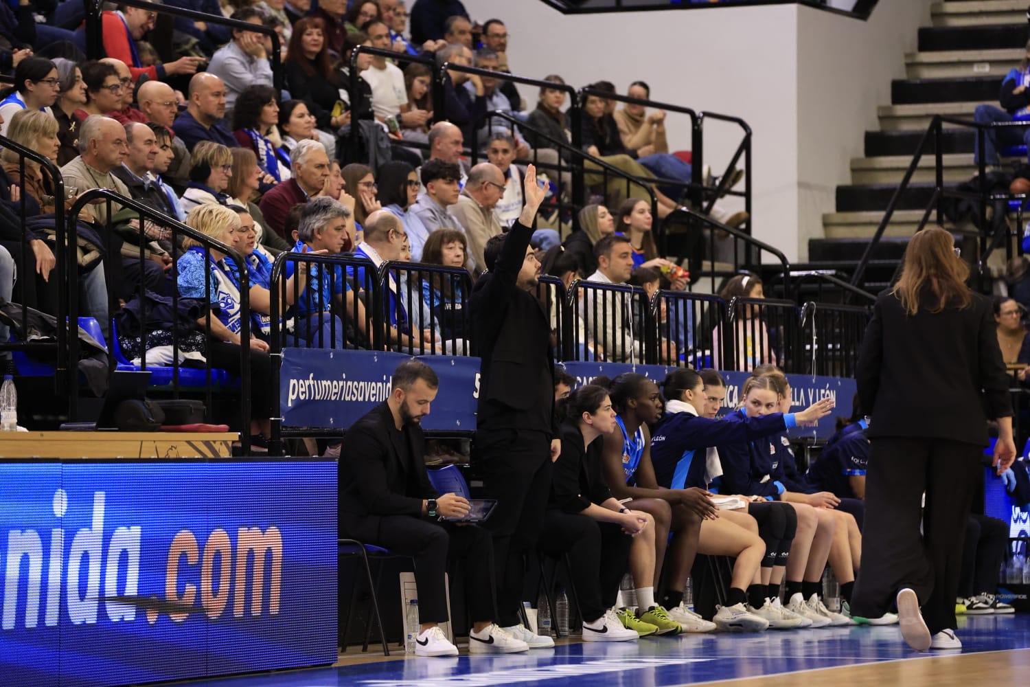 El partido Avenida - Lointek Gernika, en imágenes