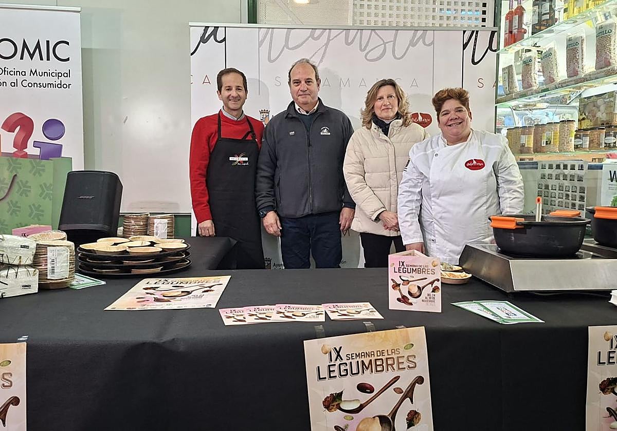La cocinera Leticia Martín, del Restaurante Estoril, ha sido la encargada de elaborar varias recetas a base de legumbres de la comarca armuñesa.