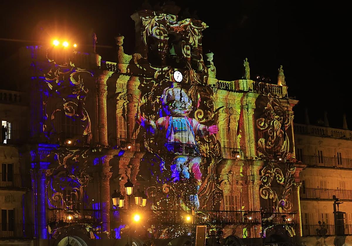 La Navidad ya deslumbra en Salamanca con luces, árbol y videomapping