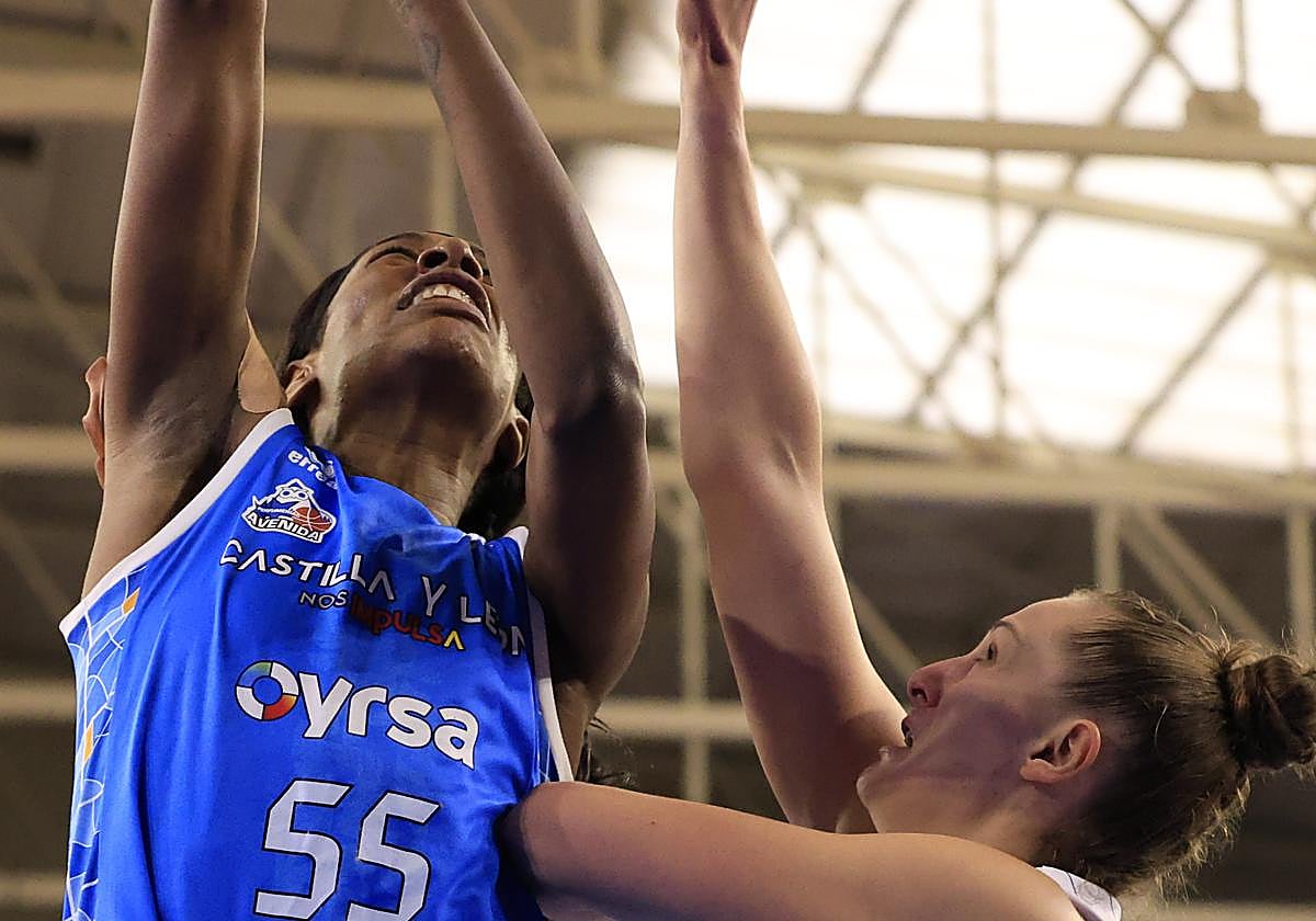 Cave intenta anotar debajo del ahora ante Neptunas