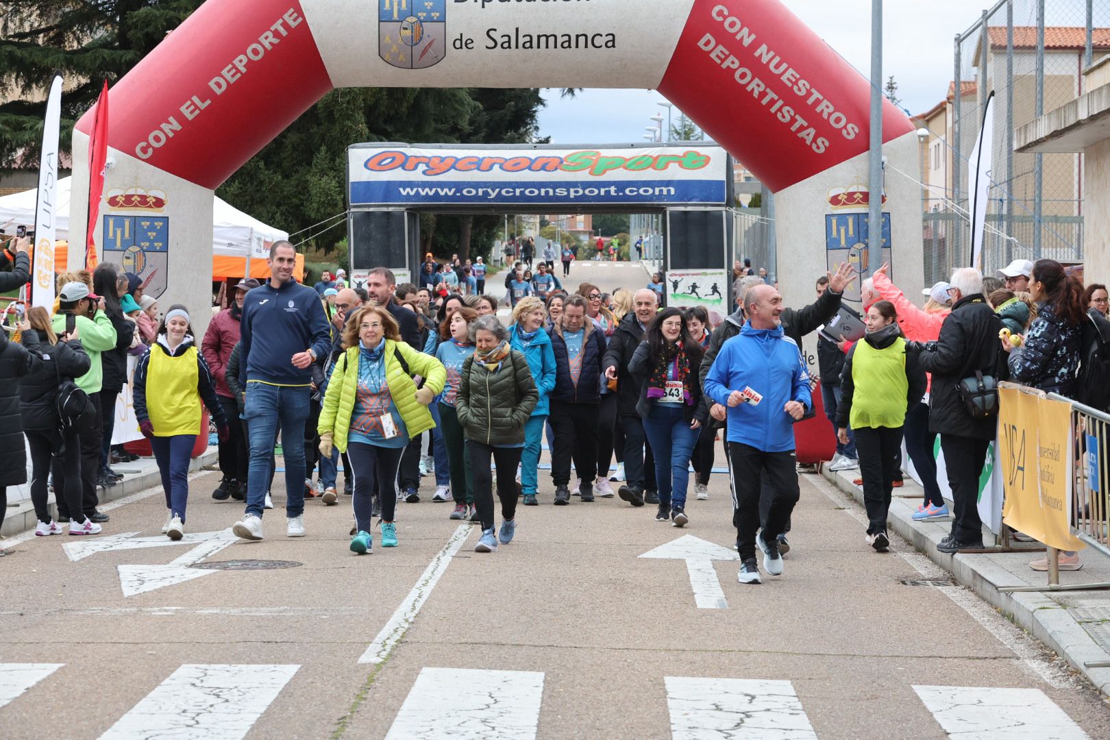 Adrián Moro y Verónica Sánchez, vencedores de la X San Silvestre Universitaria Solidaria