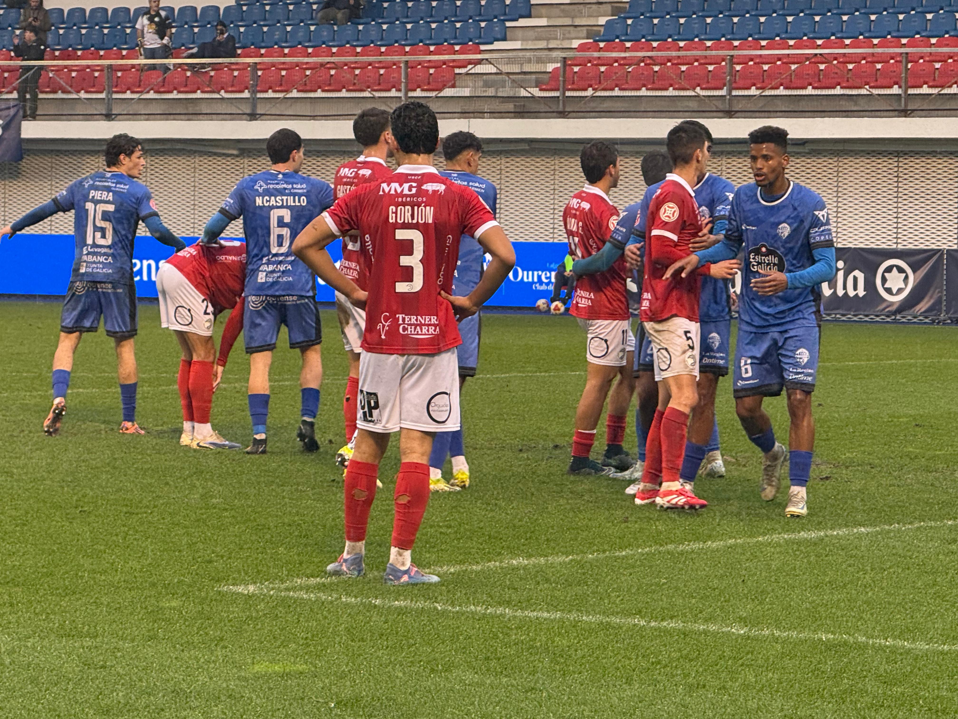 El partido entre Unionistas y el Ourense CF, en imágenes