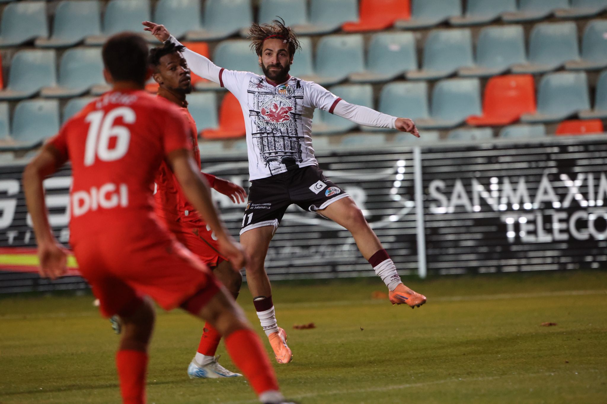 El partido entre el Salamanca CF UDS y el Burgos B, en imágenes