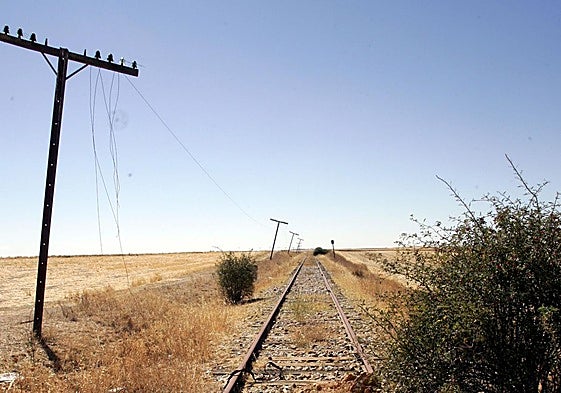 Tendido de la antigua línea férrea de la Vía de la Plata.