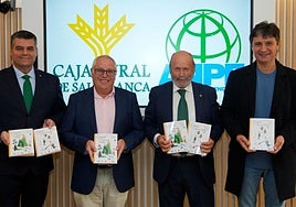 Posado después de la firma del acuerdo entre Caja Rural de Salamanca y ANPE.