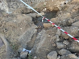 Una de las constantes averías de la red de agua de Béjar.