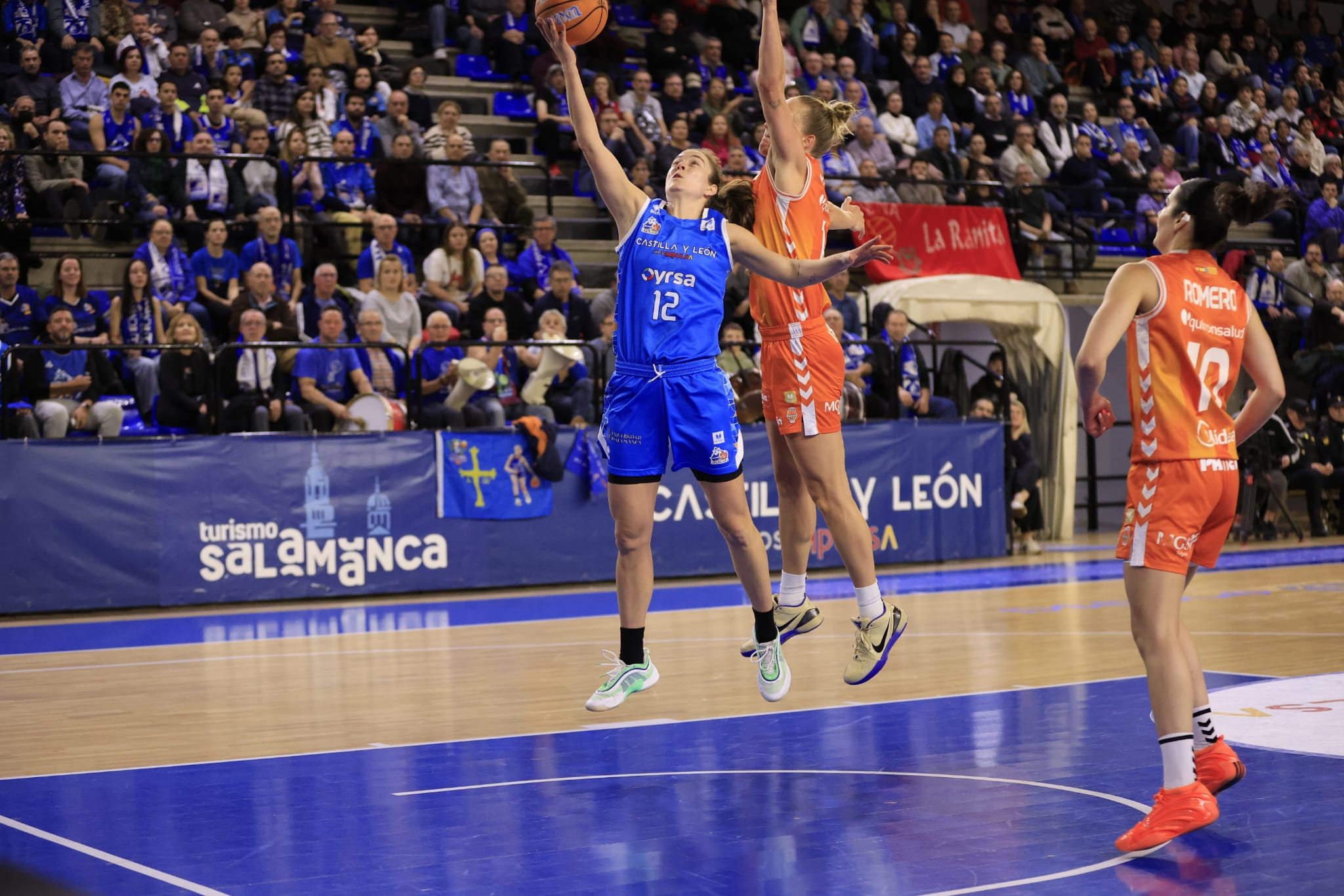 El partido entre Avenida y Valencia Basket, en imágenes