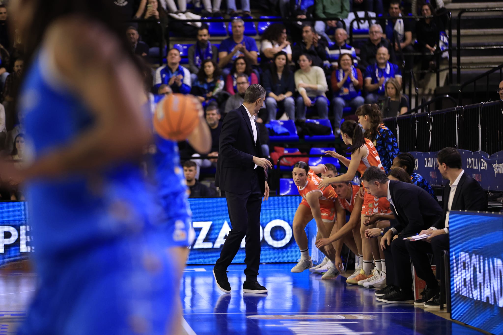 El partido entre Avenida y Valencia Basket, en imágenes