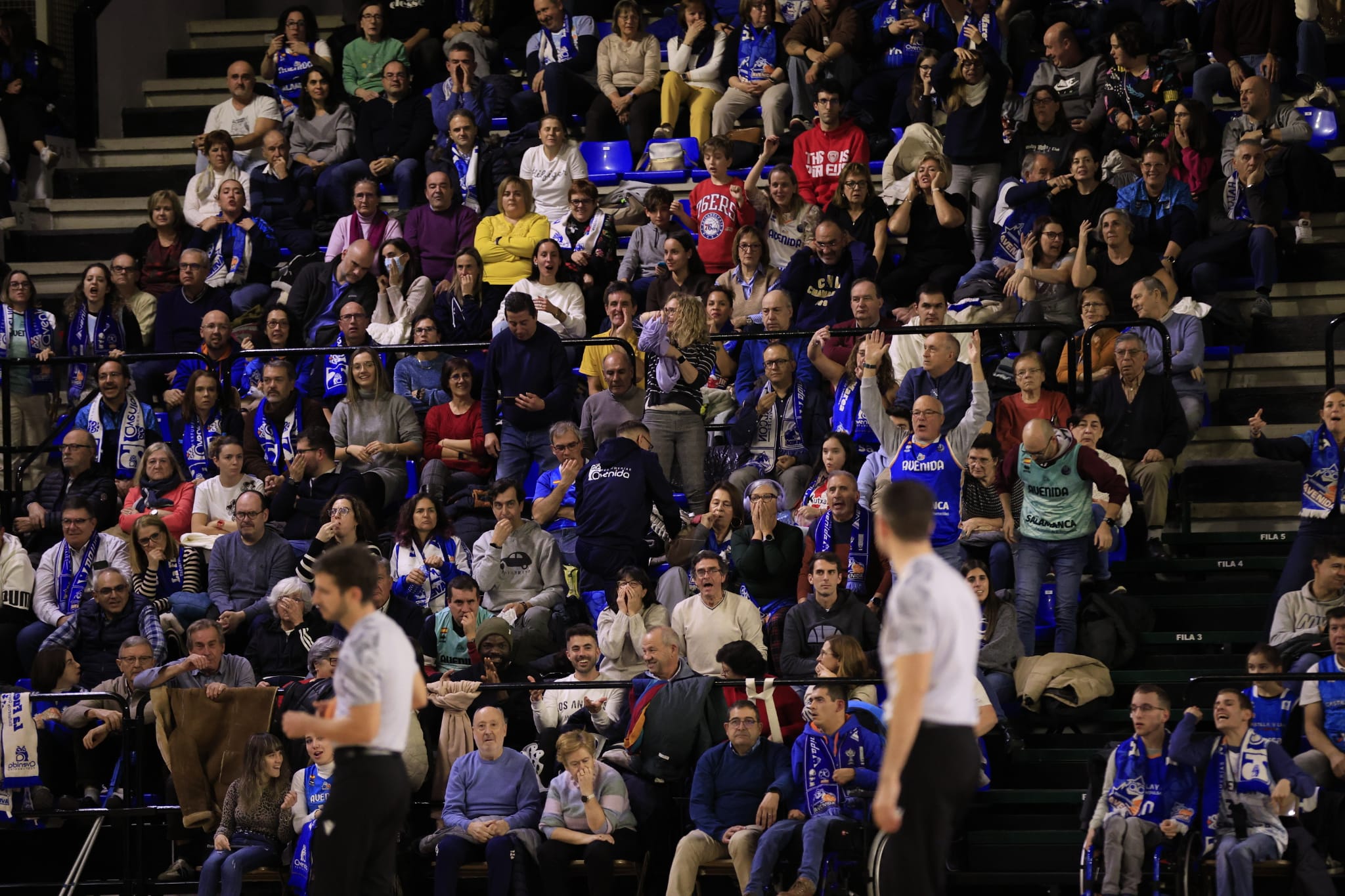 El partido entre Avenida y Valencia Basket, en imágenes