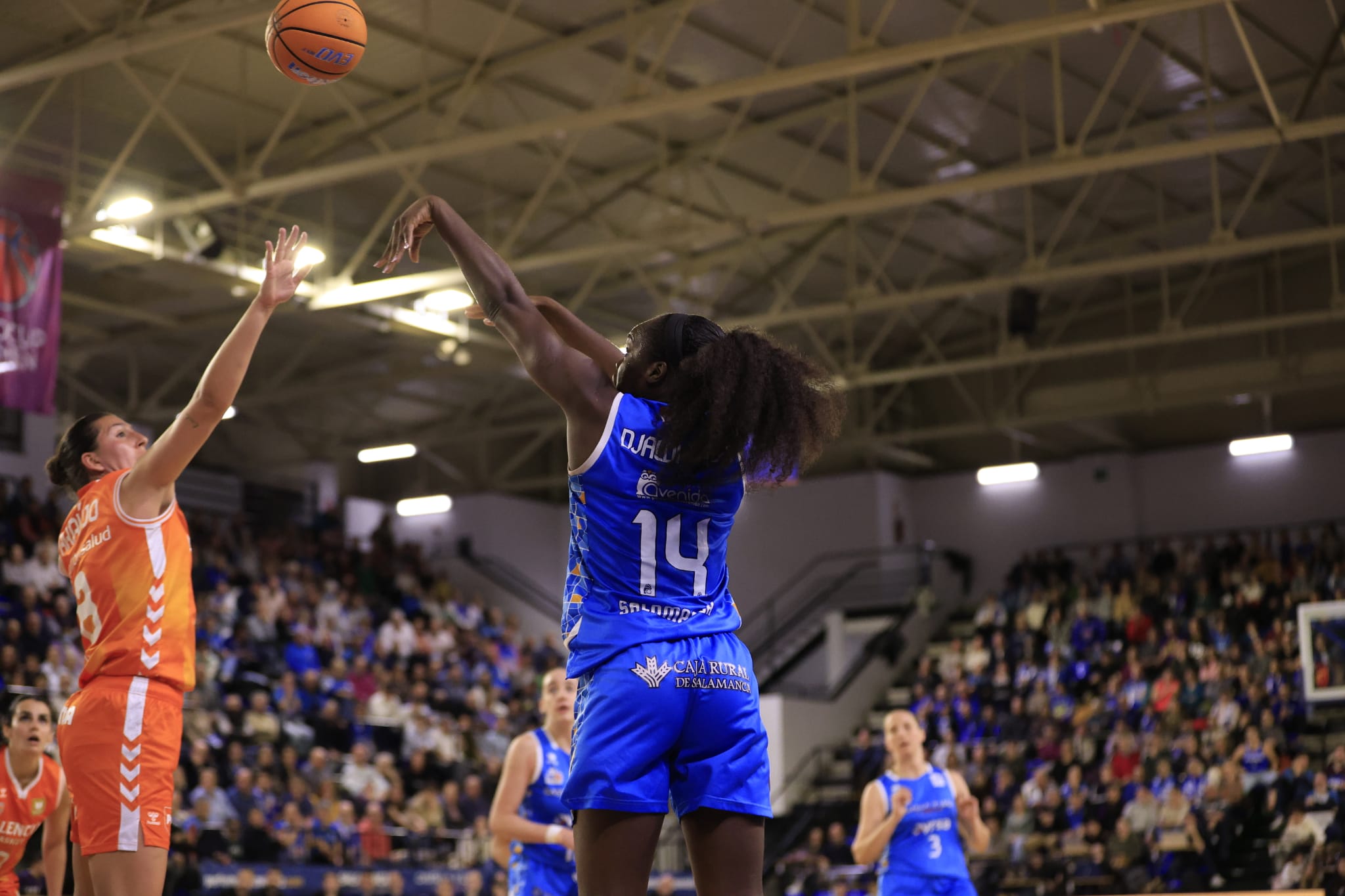 El partido entre Avenida y Valencia Basket, en imágenes