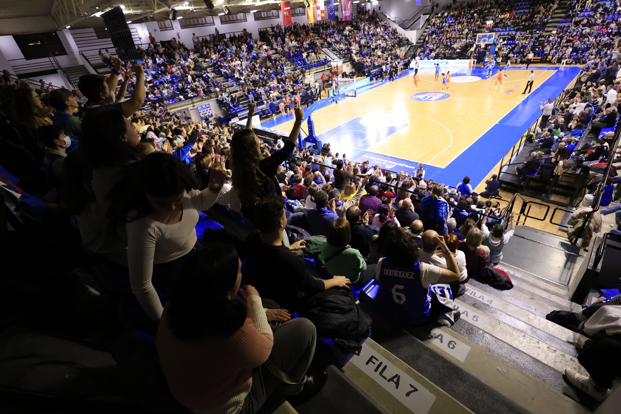 El partido entre Avenida y Valencia Basket, en imágenes