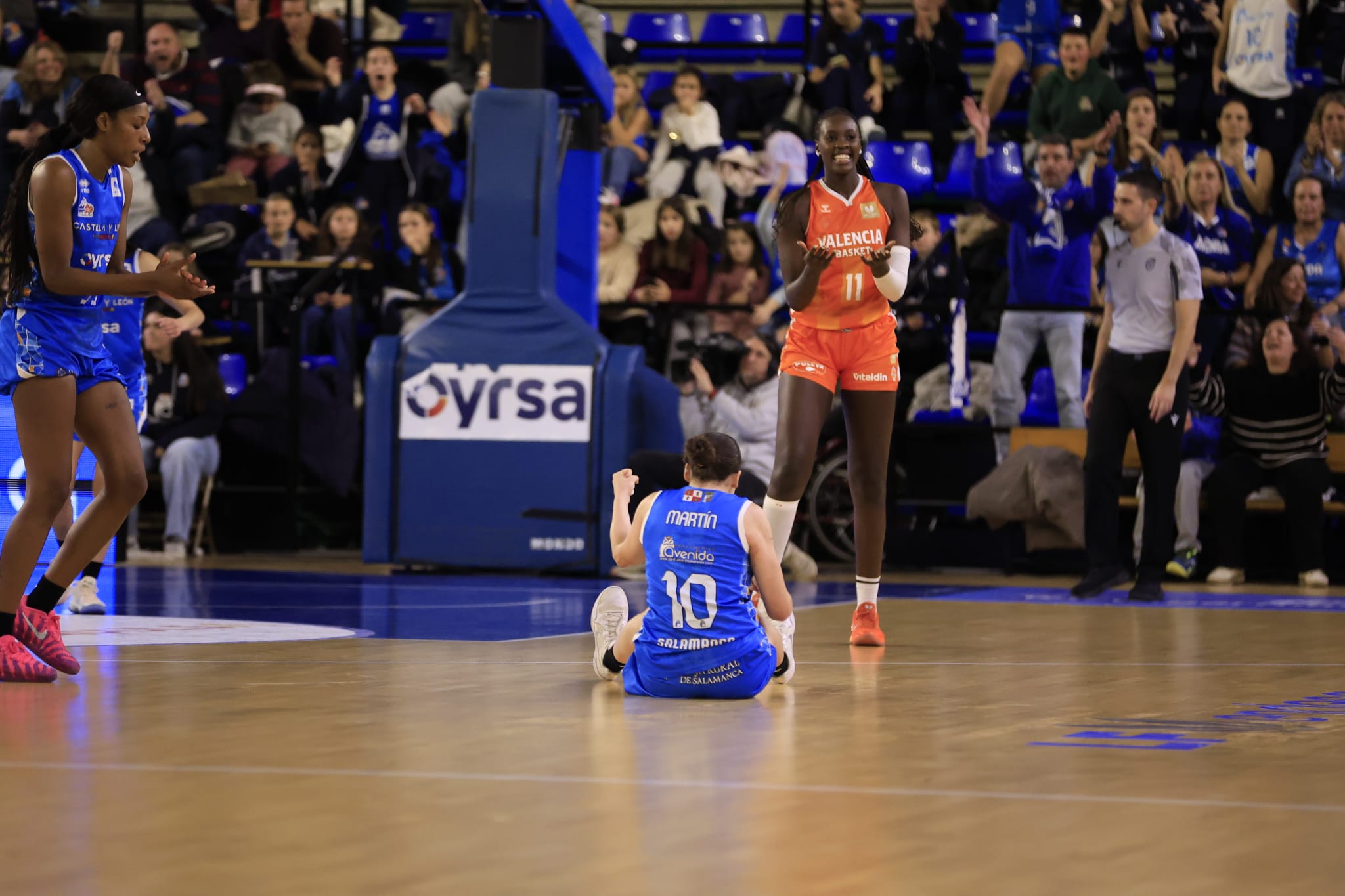 El partido entre Avenida y Valencia Basket, en imágenes