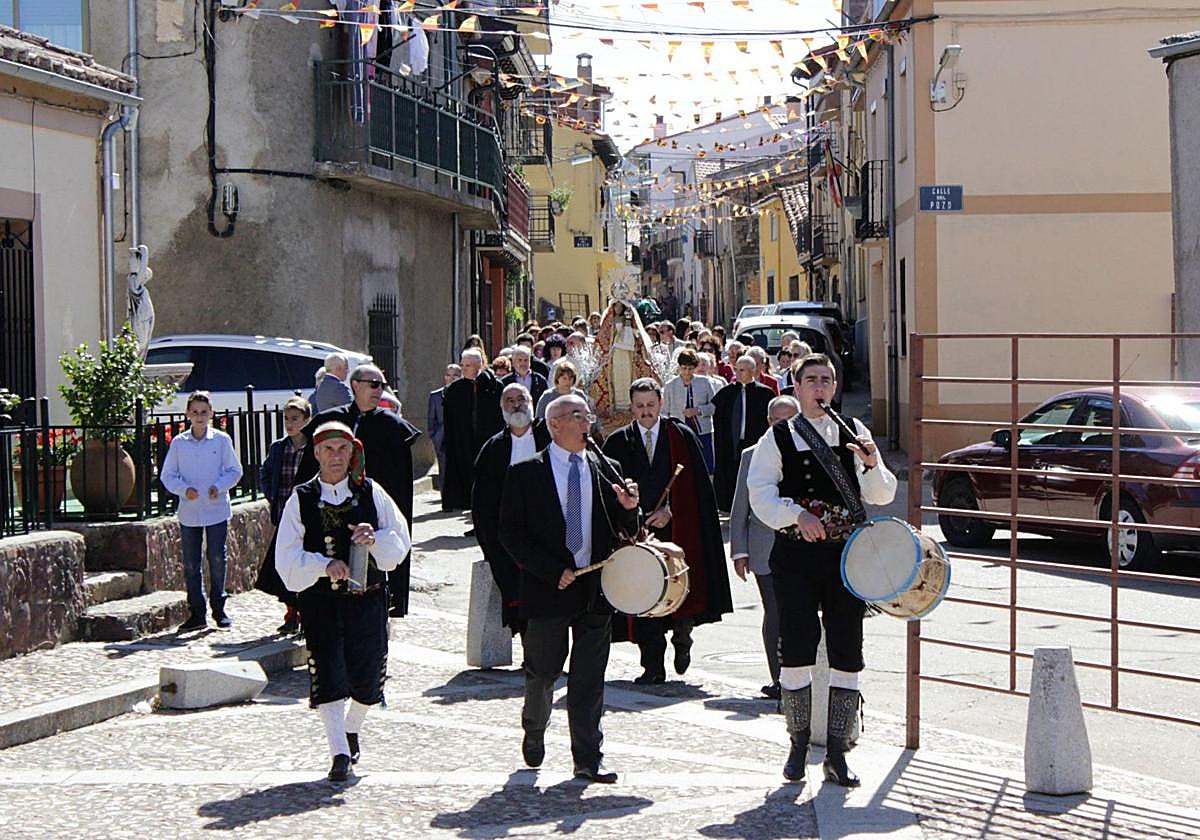 Fiestas de la Virgen del Rosario en El Maíllo.