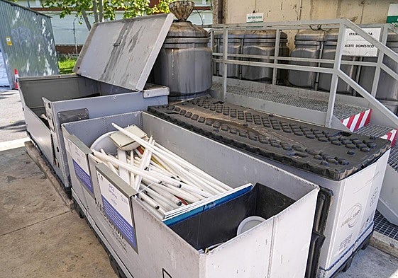 Imagen de archivo de un punto limpio.