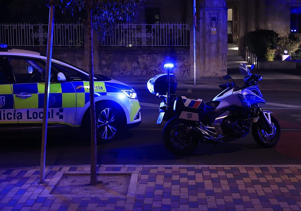 Patrullas de la Policía Local cerca de Canalejas.