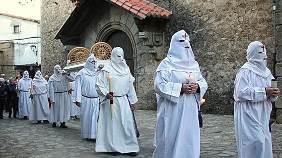 La tradición que toma las calles de este pequeño pueblo de Salamanca en una procesión centenaria