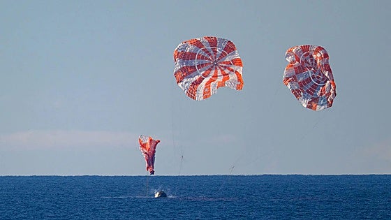 Los astronautas de la Artemis 2 culminan con éxito el regreso a la Luna 53 años después