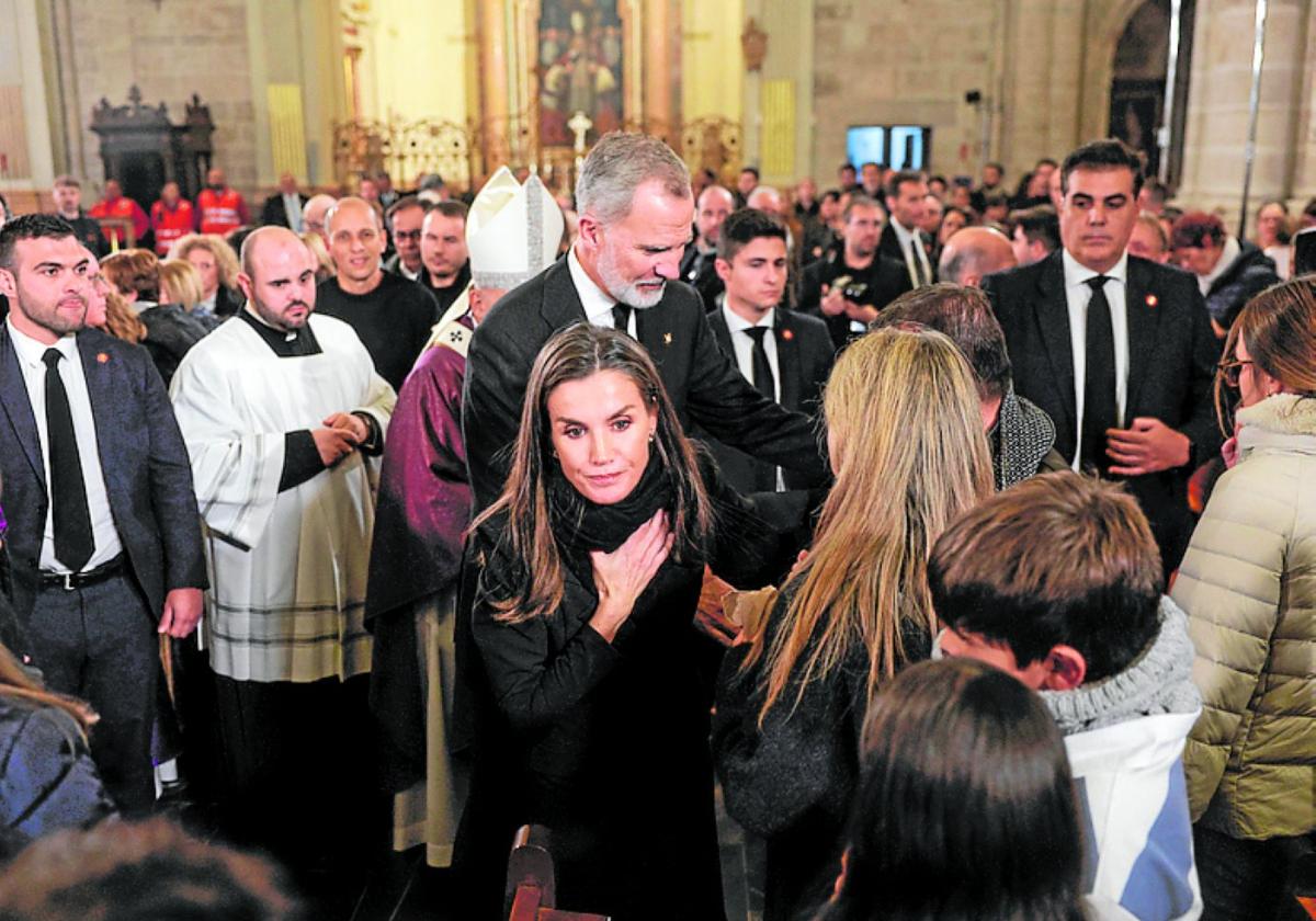 Das Königspaar während des Trauergottesdienstes in Valencia.