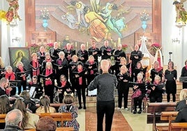 Der internationale Chor gab ein herrliches Weihnachtskonzert.