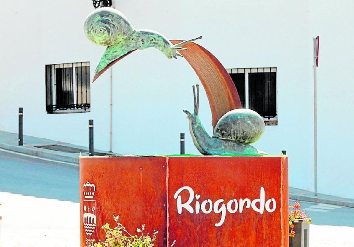 qWahrzeichen.Die Schnecke ist eines der Wahrzeichen von Riogordo, dem Anfang dieser Route.