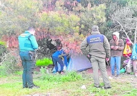 Beamte der Guardia Civil, der Ortspolizei und der Umweltbehörde bei der Operation.
