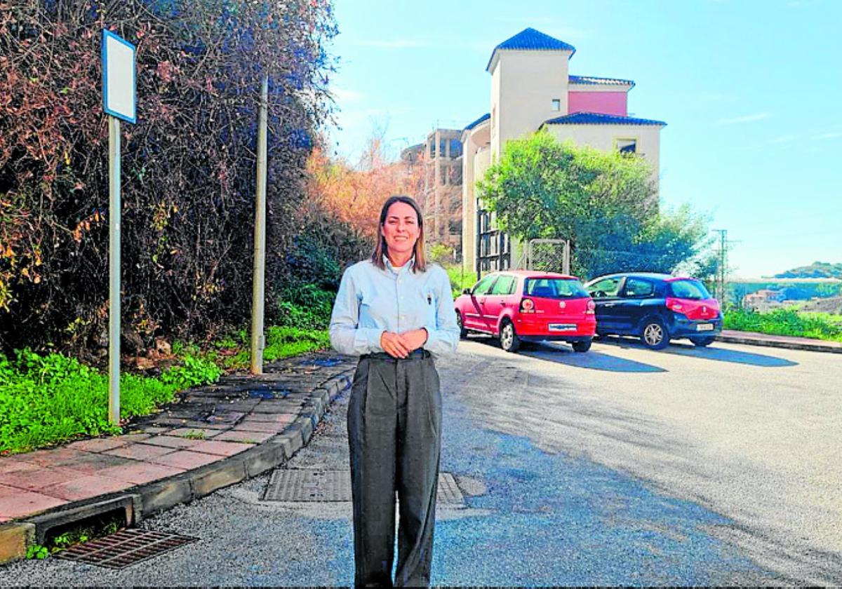 Torrox' Stadträtin Paola Moreno beim Besuch vor Ort.