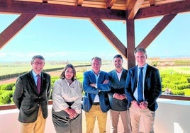 Rafael Mesa und Auxiliadora Gámez mit anderen Bürgermeistern der Region.