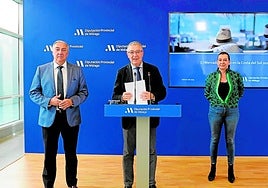 Salado (Mitte) zusammen mit Díaz und González.