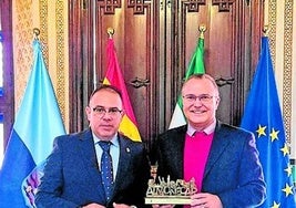 Der Konsul (r.) mit J. Ruiz Joya.