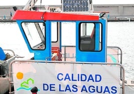 Reinigungsboot, das in der Hochsaison zum Einsatz kommt.