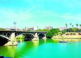 Andalusien lädt seine Besucher ein, die Region durch emblematische Orte, einzigartige Momente, geliebte Traditionen und unvergessliche Erfahrungen zu erleben.