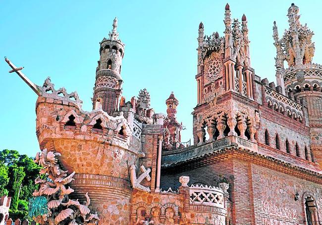 Das Castillo de Colomares besticht durch seine verspielte Architektur.