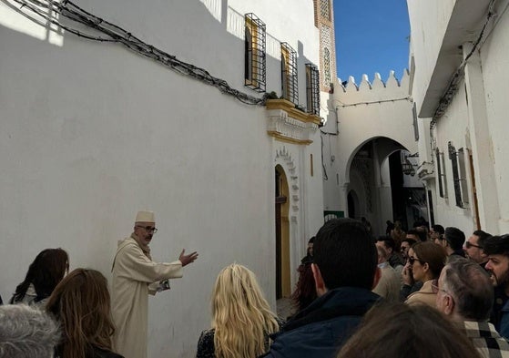 In der Medina mit ihren engen Gassen taucht man in eine andere Kultur ein.