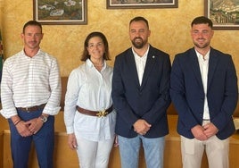Die Stadträte der PP, mit Margarita Blanco, nach der Plenarsitzung zur Amtseinführung im Juni 2023.