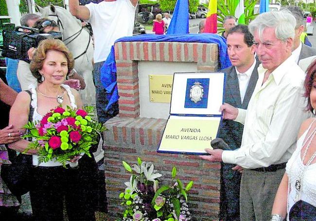 Der Autor weiht in Marbella die Allee mit seinem Namen ein.